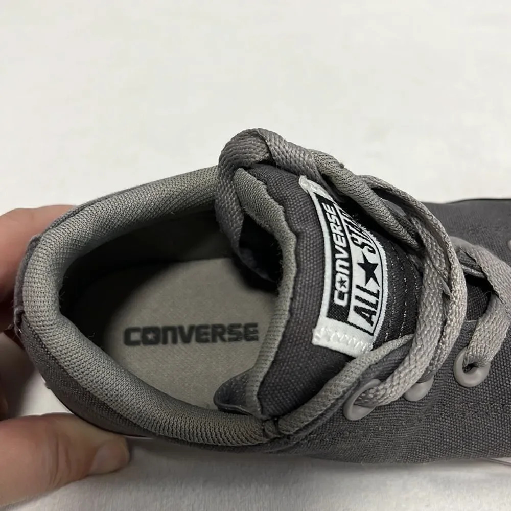 Converse || Junior Chuck Taylor All Star Classic Sneakers in Gray size 3. - Picture 7 of 9